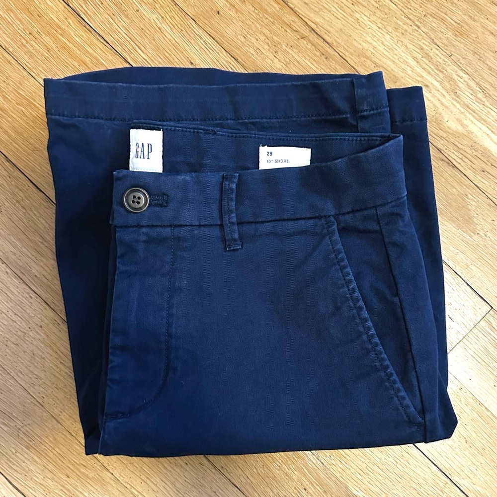Gap Men’s Navy Blue 10” Chino Short. Size 28
